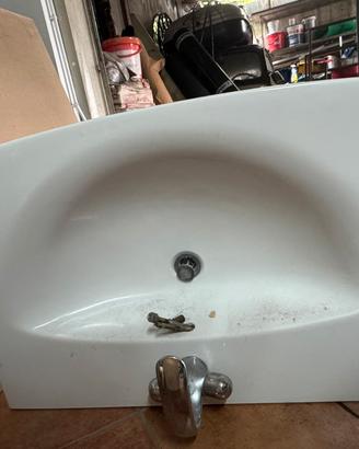 Lavabo bagno in ceramica bianca