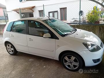 Ford Fiesta bianca 1400 diesel