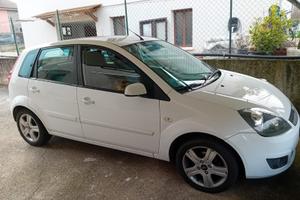 Ford Fiesta bianca 1400 diesel