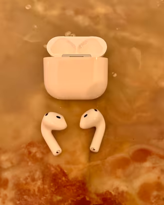 AirPods 4 con cancellazione attiva del rumore