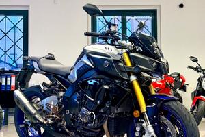 YAMAHA MT-10 SP AKRAPOVIC ACCESSORIATA FINANZIABIL