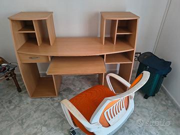 scrivania porta PC 
