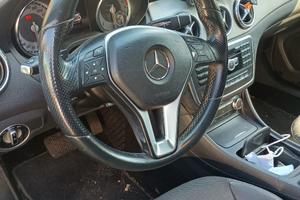 GLA 200 sport autotmatica km 144000 prezzo 11900