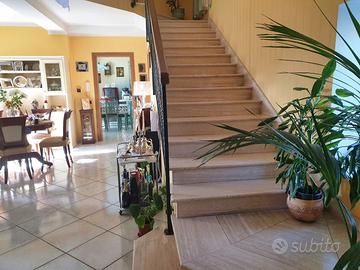 Villa bifamiliare indipendente ad arce