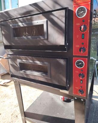 Forno elettrico con piastra refrattaria