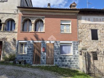 CASA SEMINDIPENDENTE A CANOSSA