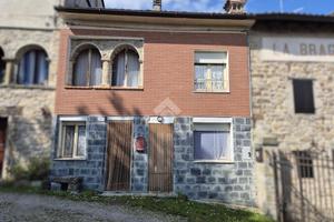 CASA SEMINDIPENDENTE A CANOSSA