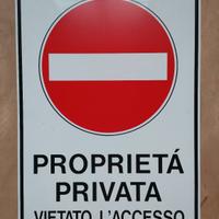 Cartello - proprietà privata - vietato l' accesso 
