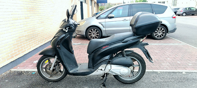 Scooter Honda Sh 125 cc, doppio freno a disco