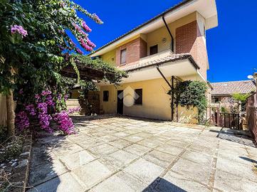 4 LOCALI A CASALINCONTRADA