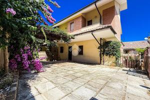 4 LOCALI A CASALINCONTRADA