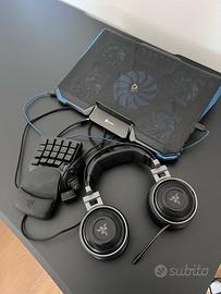 Tavolo,sedia,cuffie,tastiera, porta computer