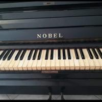 pianoforte Nobel stile inglese
