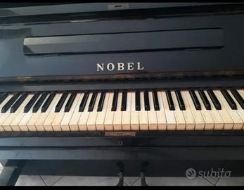 pianoforte Nobel stile inglese