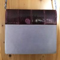 Borsetta in pelle in coccodrillo violetta