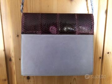 Borsetta in pelle in coccodrillo violetta