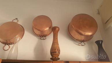 Pentole rame antiche di diverso diametro....
