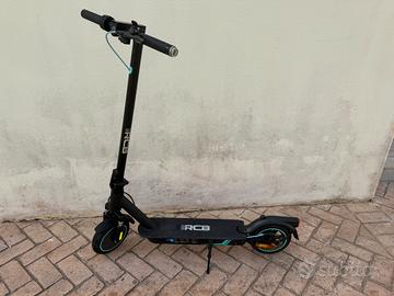 Monopattino elettrico RCB R17