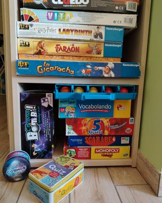 Stock Giochi da tavolo: Cluedo, Scarabeo, Monopoly