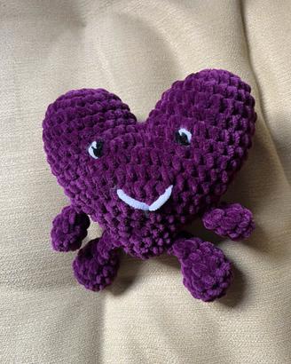 Peluche cuore fatto a mano all’uncinetto