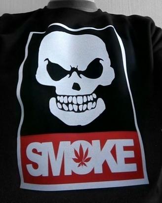 Felpa nera disegno teschio "Smoke"