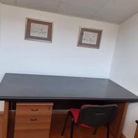 Scrivania uso ufficio o postazione PC