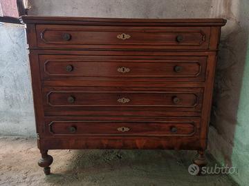 splendida cassettiera in legno