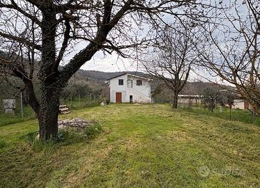 VILLETTA INDIPENDENTE SU DUE LIVELI RISTRUTTURATA