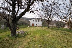 VILLETTA INDIPENDENTE SU DUE LIVELI RISTRUTTURATA