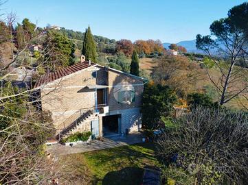 CASA SEMINDIPENDENTE A CALVI DELL'UMBRIA