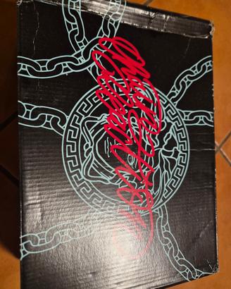 Scarpe Versace chain reaction