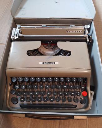 Macchina da scrivere vintage Olivetti Lettera 22