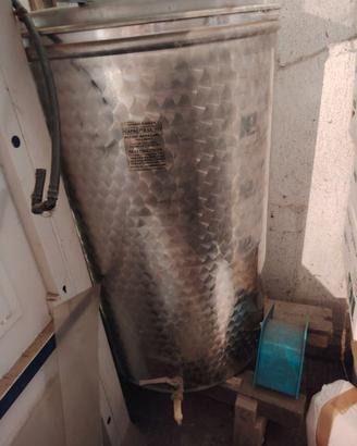 Botte in acciaio con rubinetto 300 litri