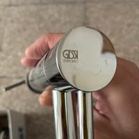 Lavandino a parete catalano con rubinetto