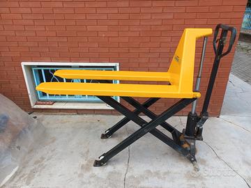 traspalet elevatore 