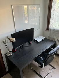 scrivania IKEA MALM nera con piano estraibile