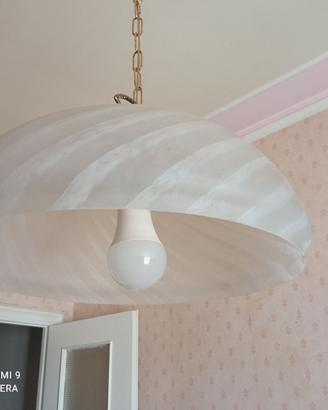 Lampadario in vetro satinato