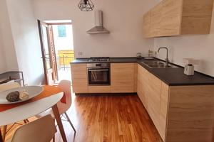 Bilocale in casa su tre lati