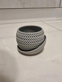 Vaso moderno con sottovaso