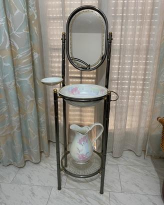 Lavabo d’epoca con catino e brocca