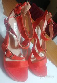 Sandali arancioni con tacco e plateau 8€