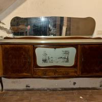 Mobile d'arredo con specchio