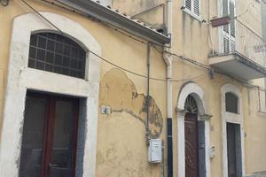 Immobile terra-tetto da ristrutturare