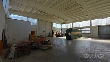 Immobile di 360 m² con 2 locali a Verucchio