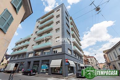 AMPIO 3 LOCALI CON BOX E CANTINA