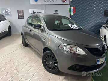 Lancia y anno 2019 1,2benz con  gpl