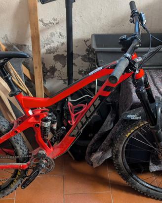 Vitus Sommet 2017 - 27.5' - Lyric 160mm