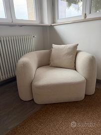 Poltrona in ciniglia beige