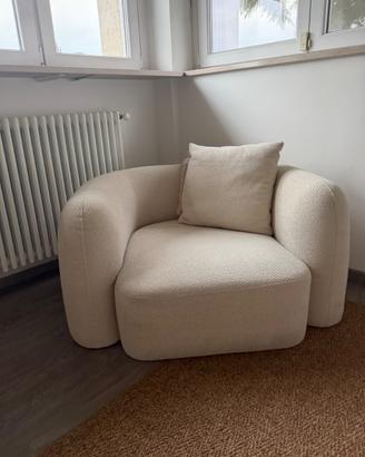 Poltrona in ciniglia beige