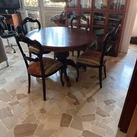 tavolo classico tondo allungabile degli anni 70